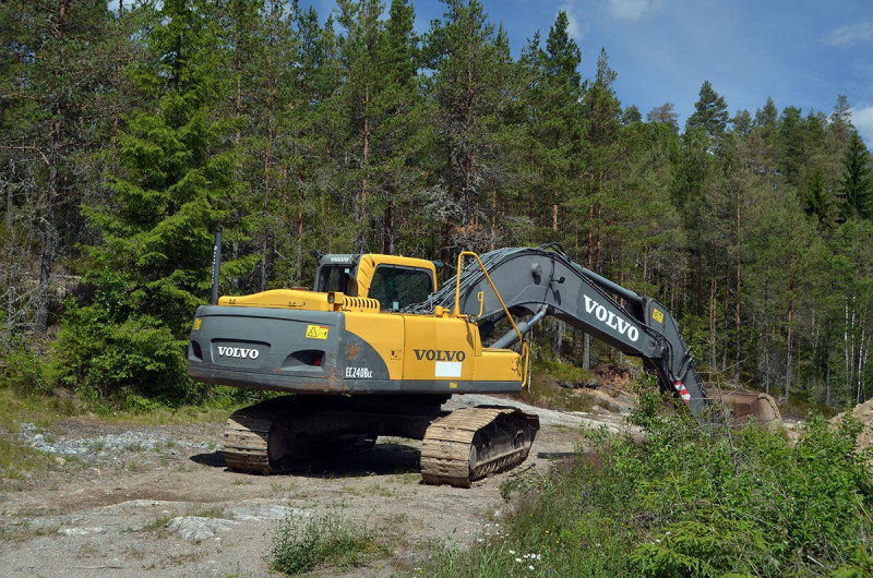 Mycket av vår kärnkunskap finns inom mark- och anläggningsarbeten som schaktning och markberedning för till exempel fastigheter, vägar, parkeringar eller lekplatser.